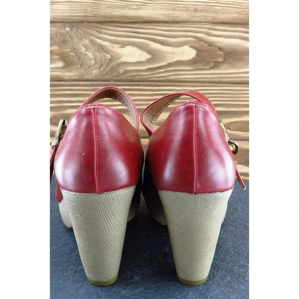 Rewind Me and‎ Forever Size Medium Red Round Toe Platform Leather